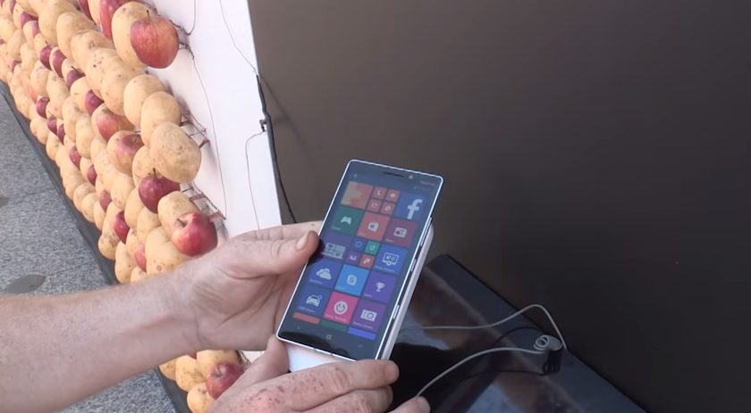 Nokia Lumia 930 organic wireless charging experiment