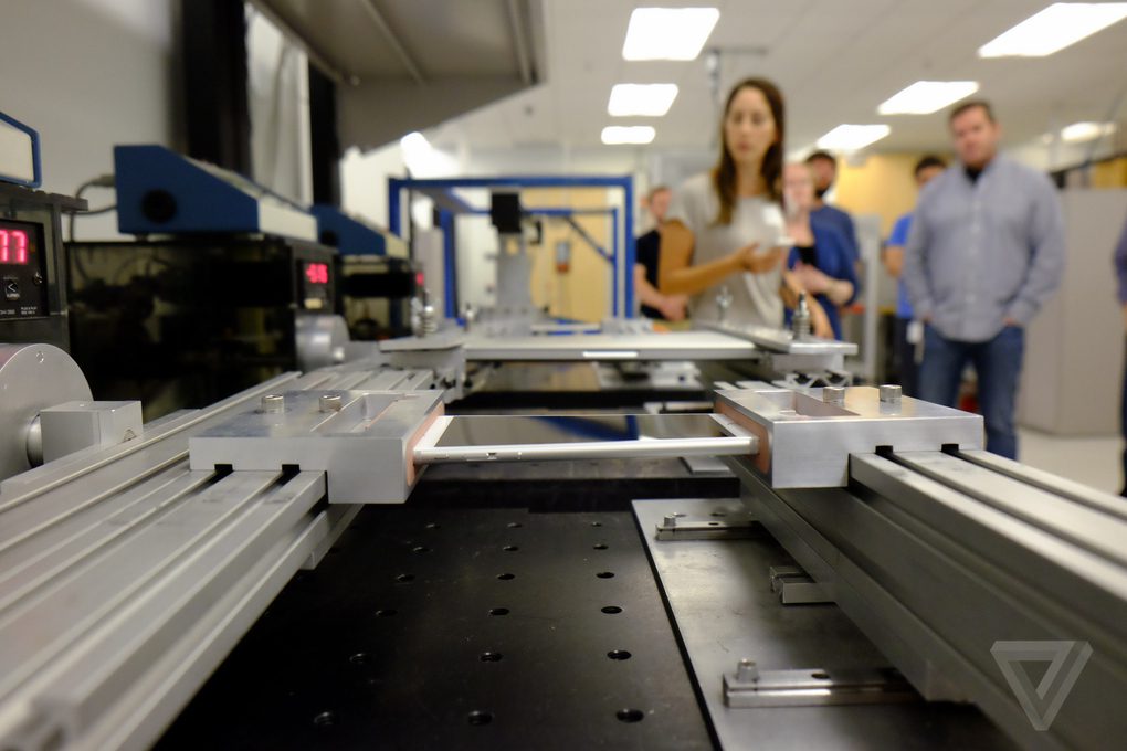 Η Apple Επαληθεύει Ότι Τα iPhone 6 Plus Λυγίζουν, Αλλά Είναι Λίγα