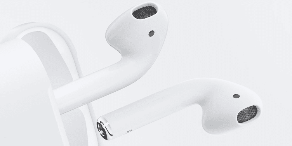 Tim Cook: Τα AirPods δεν θα πέφτουν από τα αυτιά επειδή δεν έχουν καλώδιο